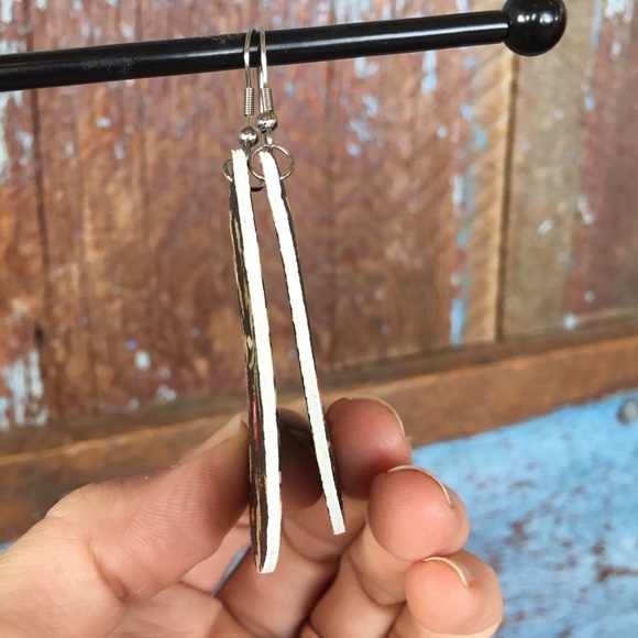 Black & Pink Floral Teardrop PU Leather Earring - Picture 3 of 3